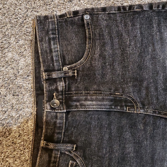 Kendall & Kylie Jean Shorts - Picture 3 of 6